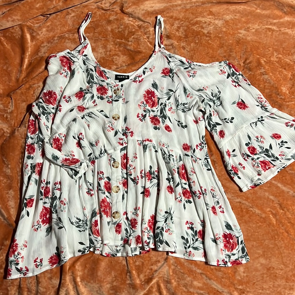 Women’s flowy floral blouse